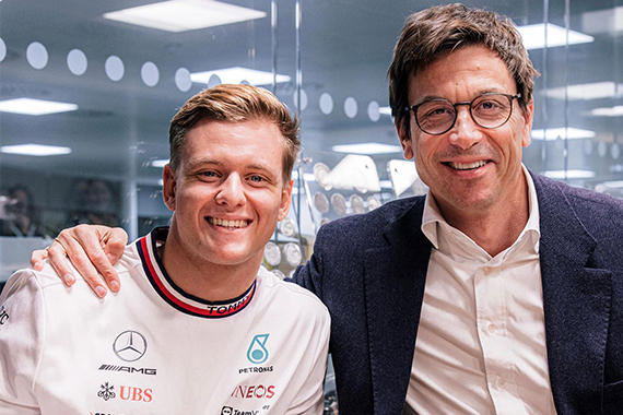 Команда Mercedes объявила о подписании контракта резервного гонщика с Миком Шумахером на сезон 2023 года.