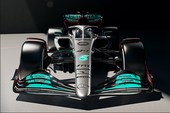 В Mercedes представили новый болид W13.